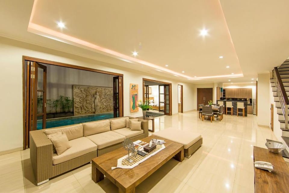 Luxury 2 BR Private Room #L106 Villa in North Kuta