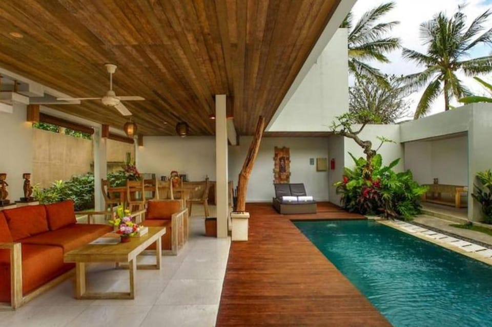 Entire  6BR Private Pool Villa #L58 Villa in Sukawati