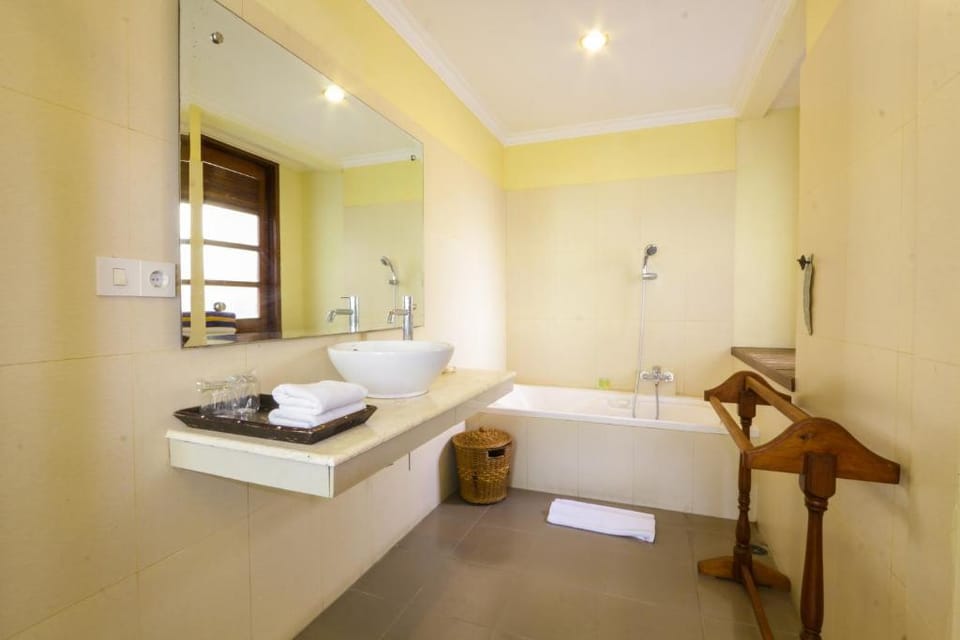 Entire 2 BR Villa with Private Pool #LZ8 Villa in Kuta