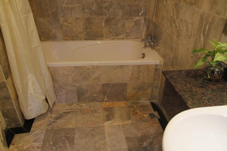 Luxury 2BR Apt /West Lake/Special view/Parking Car Apartment in Laos