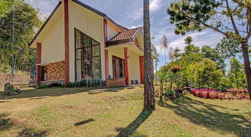 Hotel O Villa Inn App Trawas Bintaro Syariah Hotel in East Java