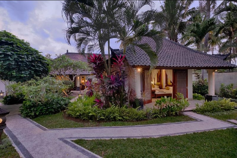 Dewangga 5 BR beachfront Villa JU11 Villa in Blahbatuh