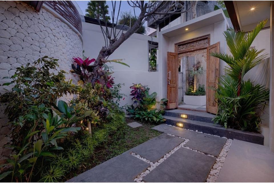 Enjoy Your Honeymoon Here - Pool 2BR  Villa in Sukawati