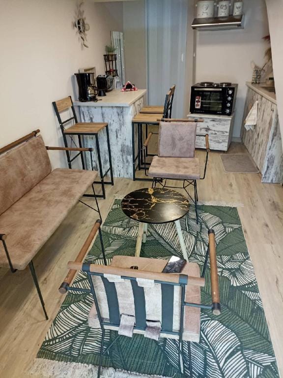 Grey Suite with outdoor jacuzzi  Apartment in Thera