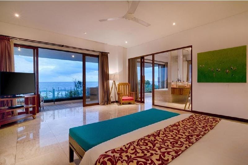 Villas 5 BR Suitable and Comfortable Beach Front Villa in Blahbatuh