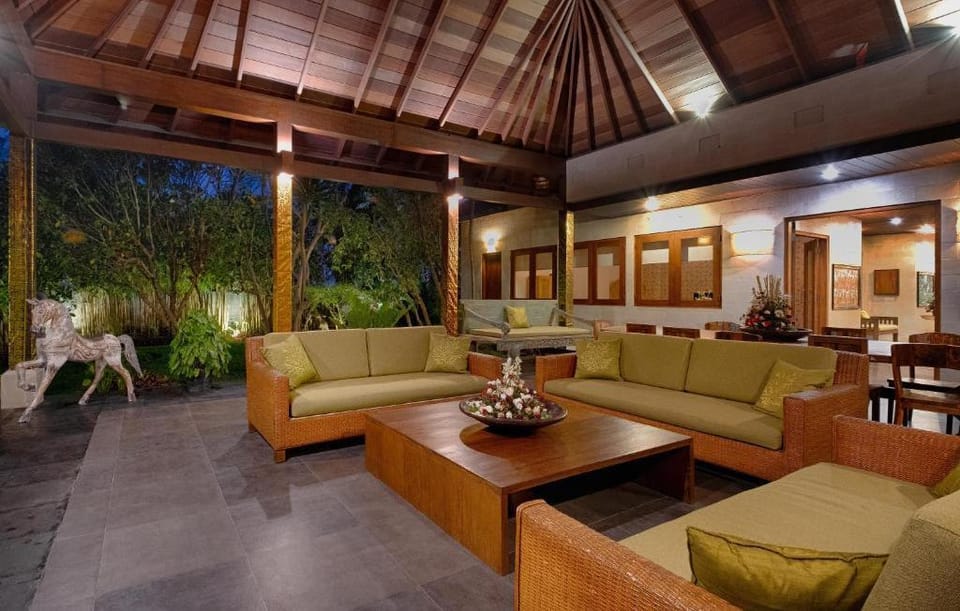 Entire 5 BR Private Pool Villa #K209 Villa in Sukawati
