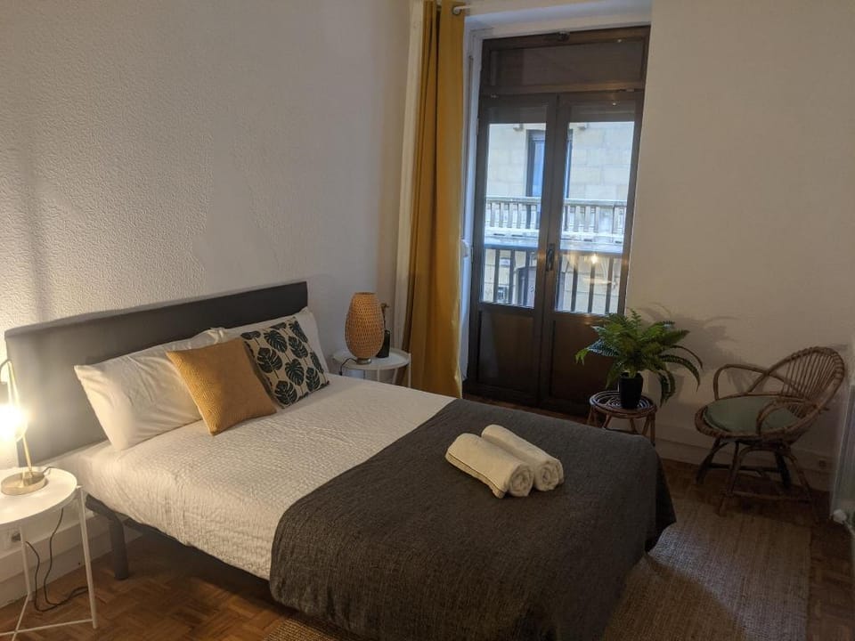 Spacious, Modern and right at Zurriola Beach Apartment in San Sebastian
