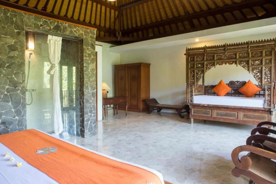Entire 3 BR Private Pool #PZ48 Villa in Tampaksiring