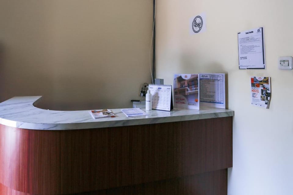 SUPER OYO 3109 Point Inn Hotel in Jakarta