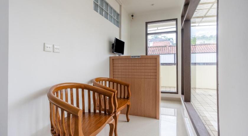 OYO 3209 Hegarbudhi Residence Hotel in Parongpong