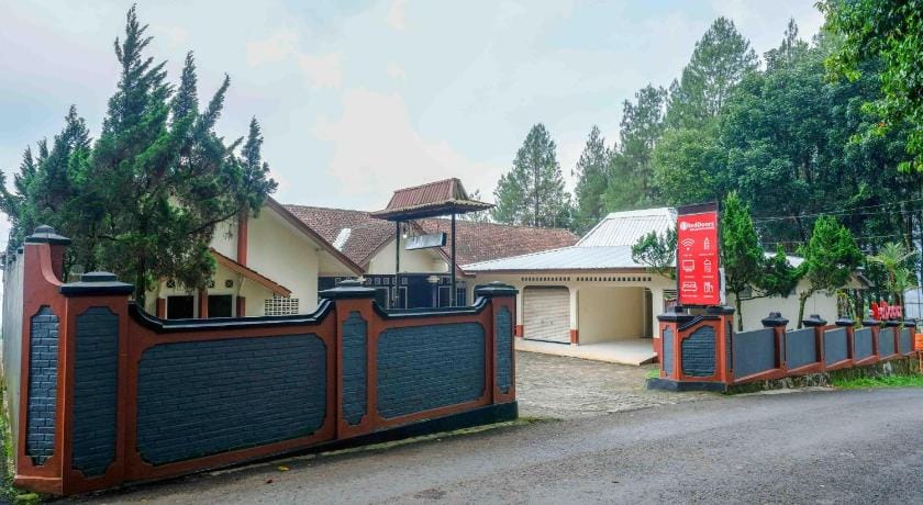 RedDoorz near Lokawisata Baturaden 2 Hotel in Indonesia