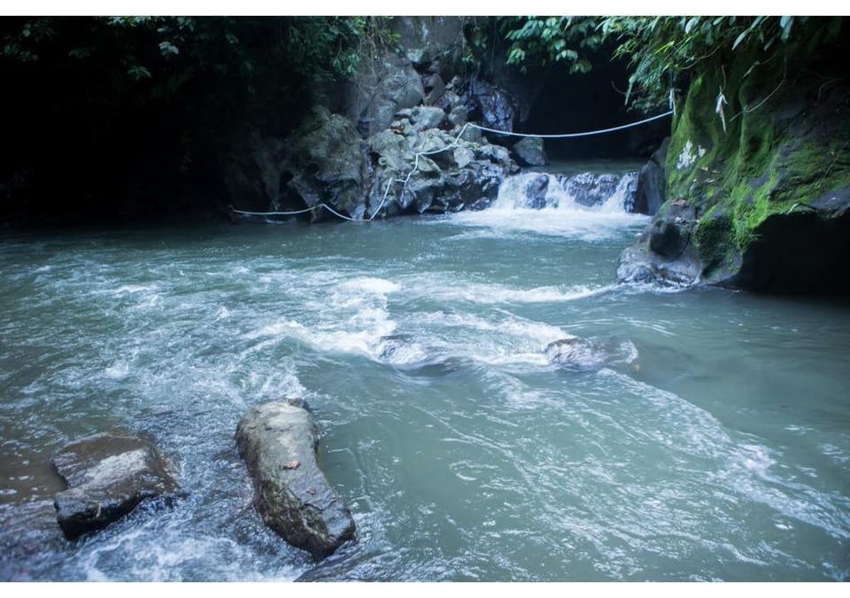 Romantic Place For Honeymoon 1BR Villa in Tampaksiring