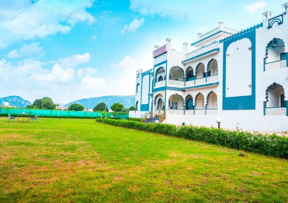 Siddarth Resort - Mountain View with Pool Hotel in Rajasthan
