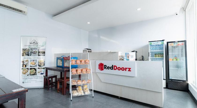 RedDoorz near Puri Indah Lippo Mall 2 Hotel in Jakarta