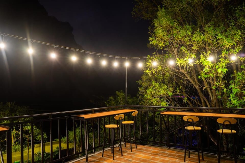 Trang An Freedom Hood Hostel in Laos