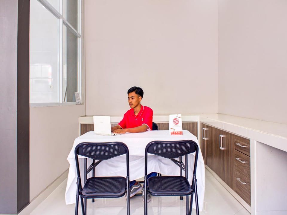 OYO 3394 Apm Residence Syariah Hotel in West Java