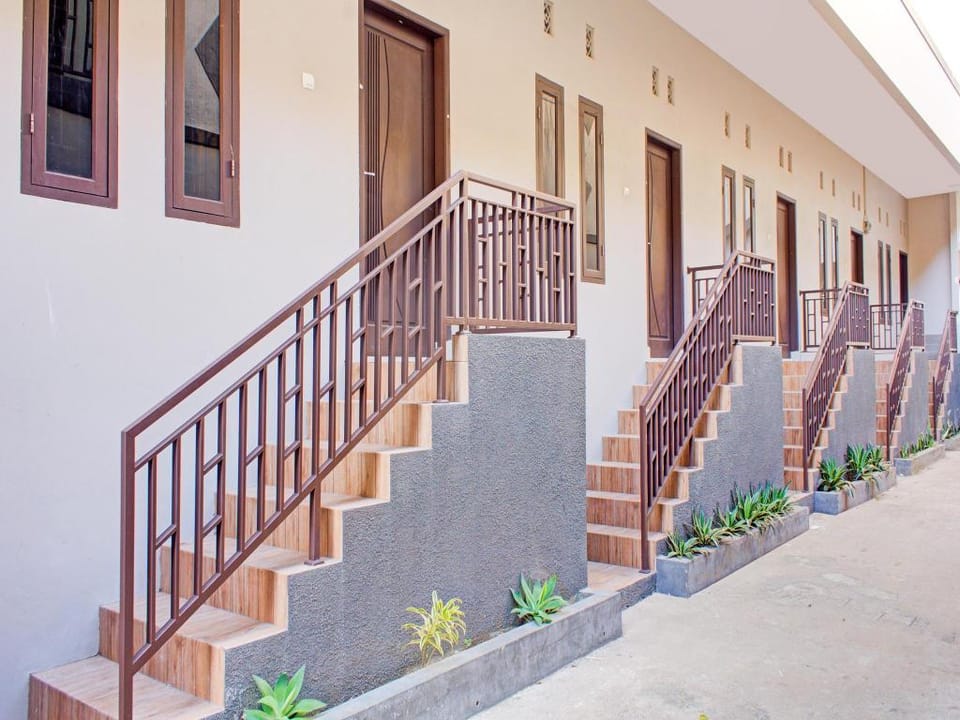 OYO 3394 Apm Residence Syariah Hotel in West Java
