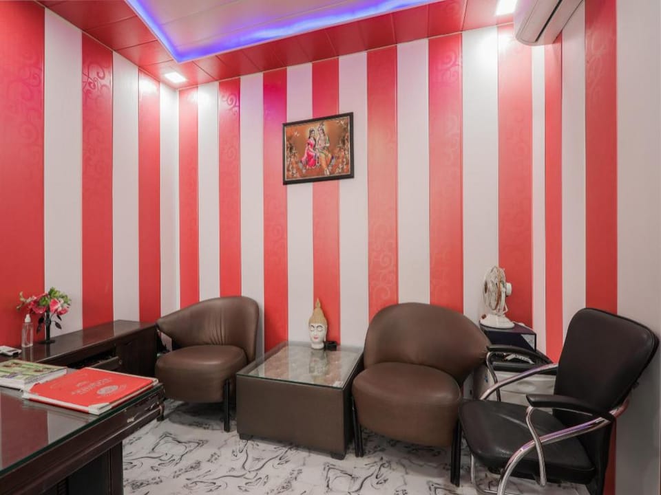 Super Hotel O Aastha Near Chaudhary Charan Singh International Airport Hotel in Lucknow