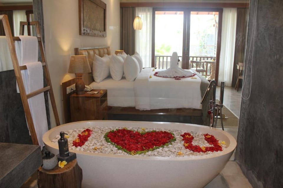 Luxury 1 BR Suite Pool View Villa in Sukawati