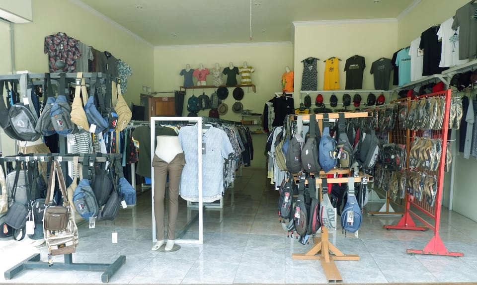 BESOPOK HOSTEL Vacation rental in Pujut
