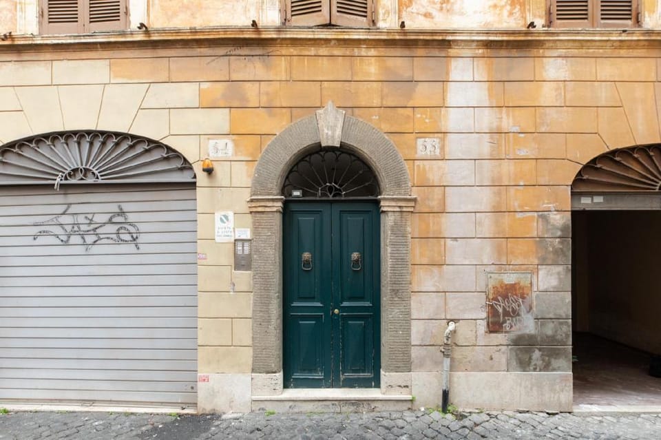 Innovative Pantheon House Apartment in Rome