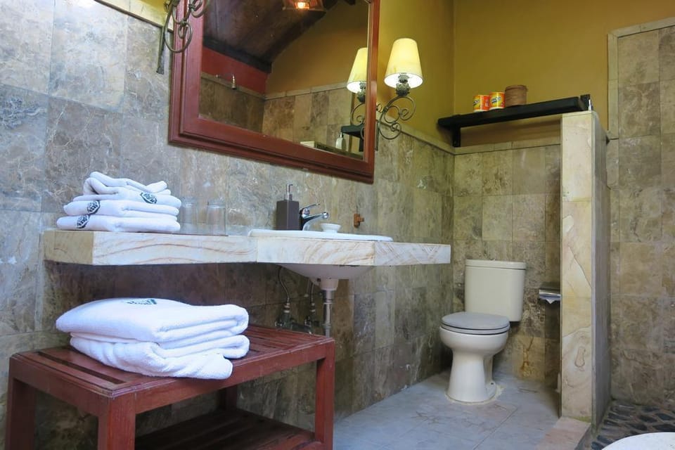 Entire 6 BR Private Pool Villa #L240 Villa in Sukawati