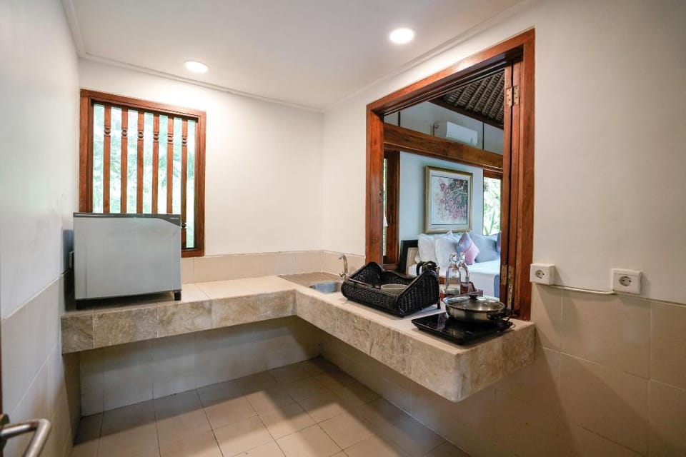 Cozy Deluxe Room with Pool View W/Share Pool #Z2 Apartment in Ubud