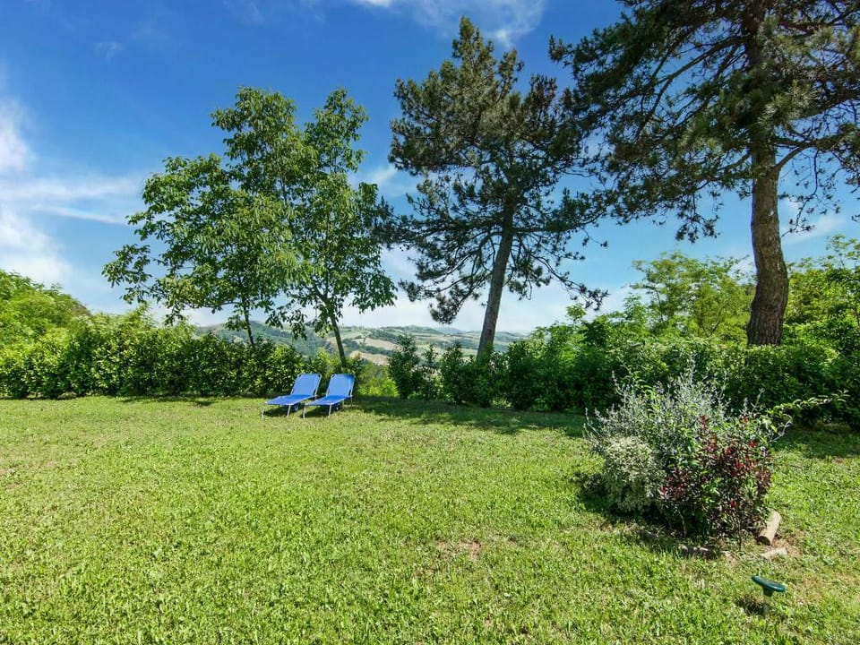 Villa in Tavoleto with pool Villa in Marche