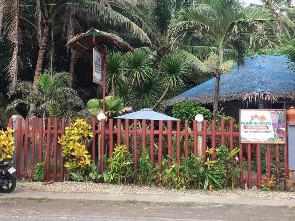 MLB Bungalow 3 Mixed Dorm Barkadahan Vacation rental in Siquijor