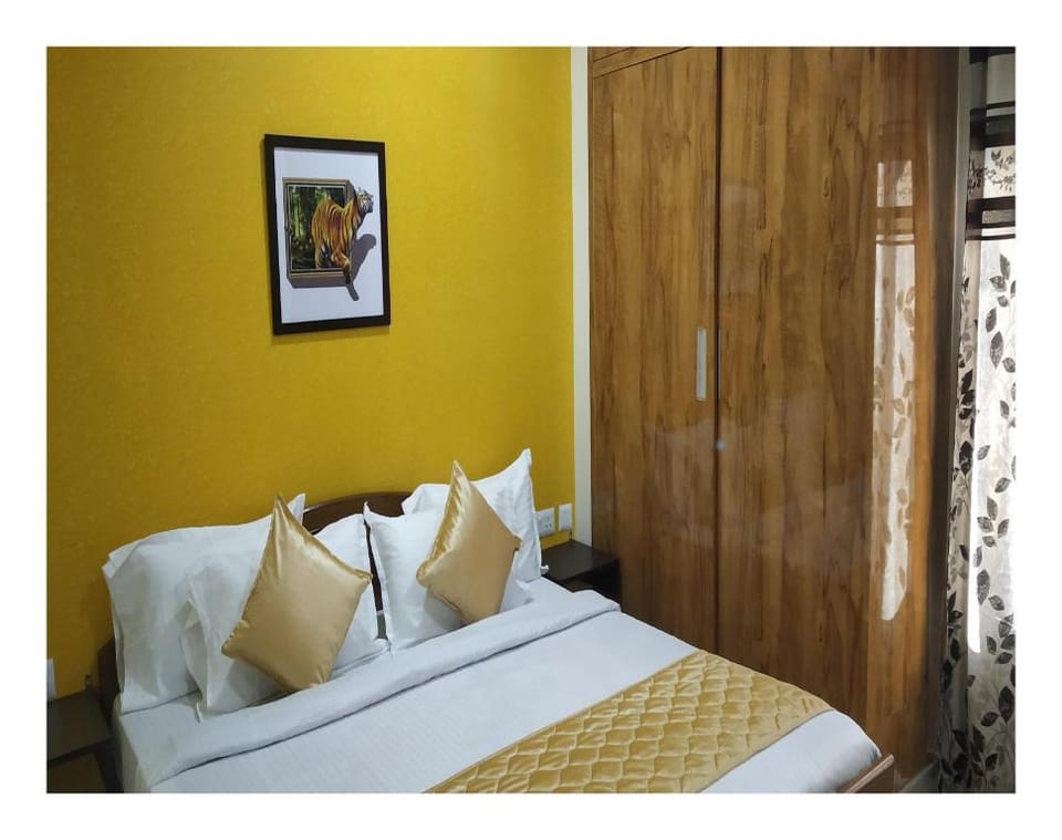 SHORT STAY 2BHK SERVICE APARTMENT IN SAKET DELHI Apartment in New Delhi