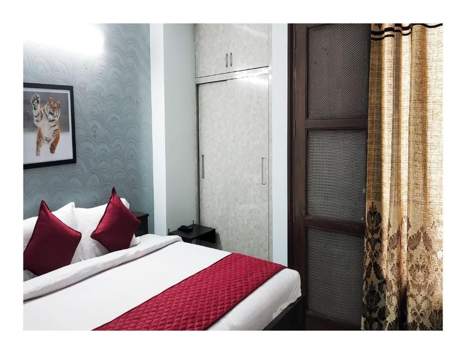 SHORT STAY 2BHK SERVICE APARTMENT IN SAKET DELHI Apartment in New Delhi
