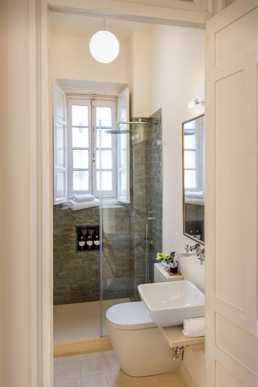 VILLA ALFONSO, LUXURY 7BDR VILLA IN MIDTOWN Vacation rental in Seville