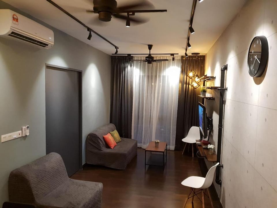 RetroHome, 2Room,TRX,KLCC,VelocityMall,LRT&MRT250m Vacation rental in Federal Territory of Kuala Lumpur