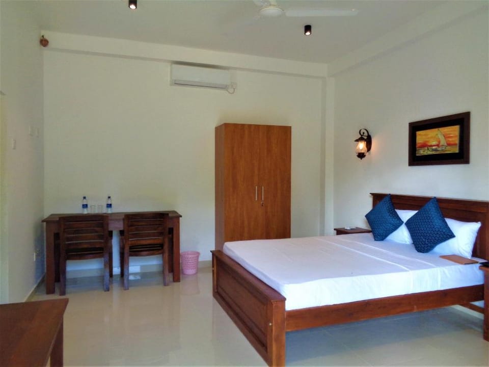 New Holiday Reach @ Double Room 1 with Garden View Vacation rental in Galle