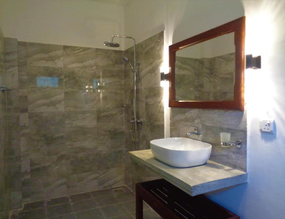 New Holiday Reach @ Twin Room 1 with Garden View Vacation rental in Galle