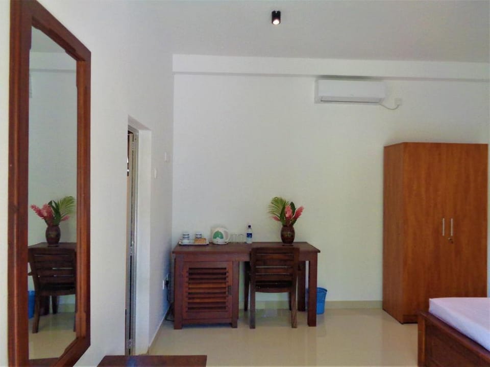 New Holiday Reach @ Twin Room 1 with Garden View Vacation rental in Galle