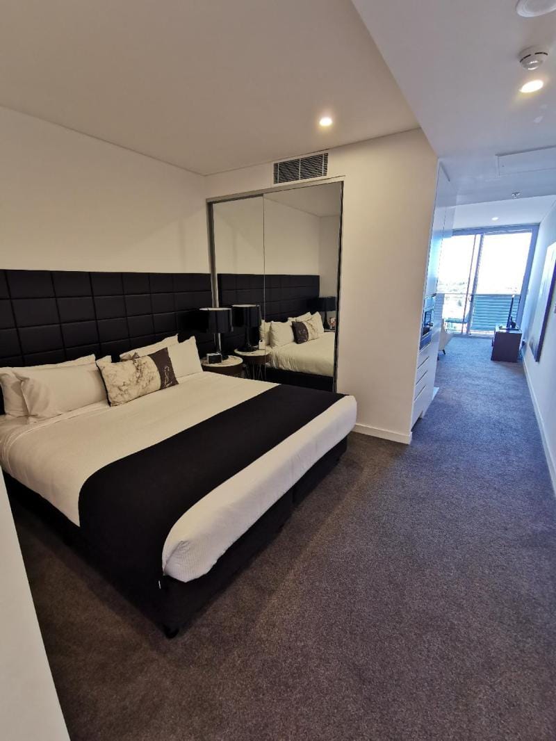 S1 Apartments studio with balcony Apartment in Sydney