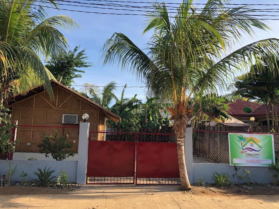 Mum Nitz Guest House (CP# 0961 180 2549) Vacation rental in Puerto Princesa