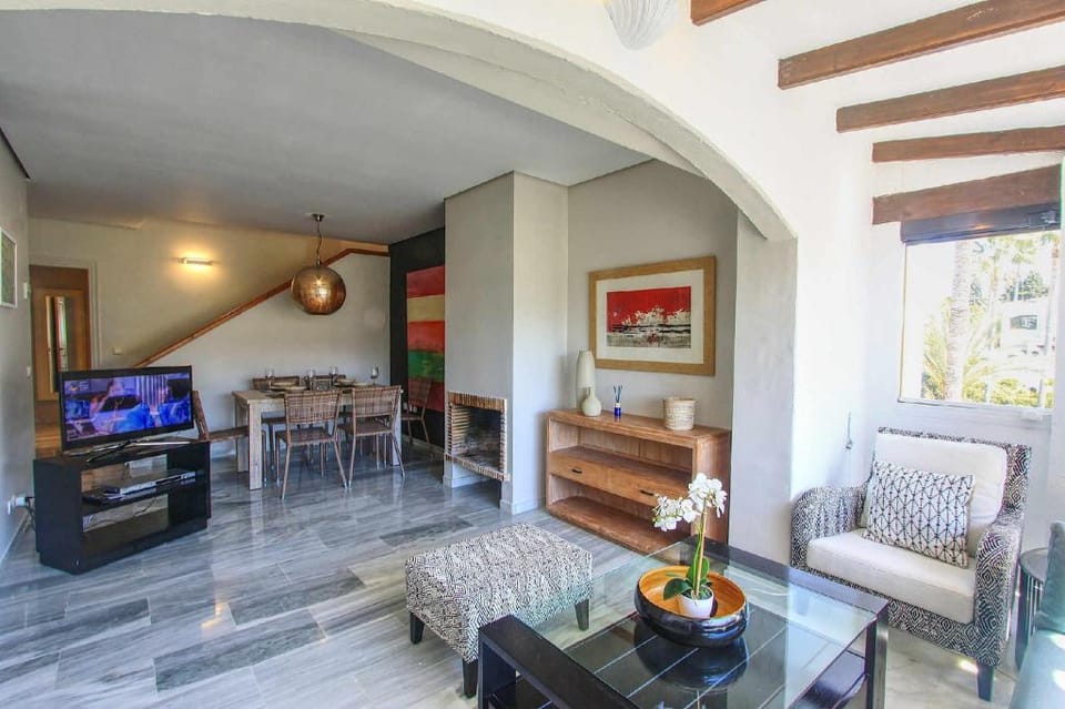 1081 beachfront  penthouse roofterace jacuzzi wifi Apartment in Marbella