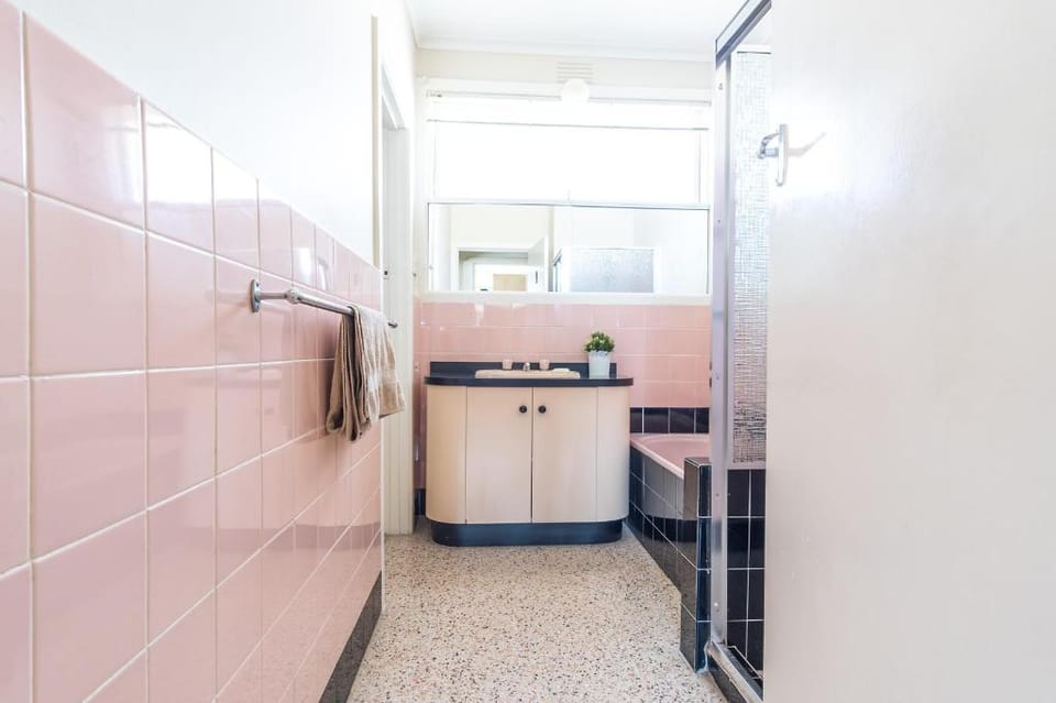 Three Bedroom Family House, Large Backyard Vacation rental in Melbourne