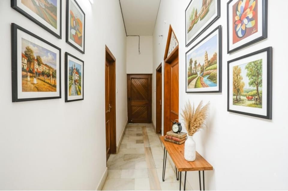 Via Prashansa Palace - Banaras Railway Station Hotel in Varanasi