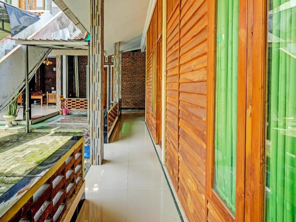 OYO 3355 Homestay Syariah Asyuban Hotel in Indonesia