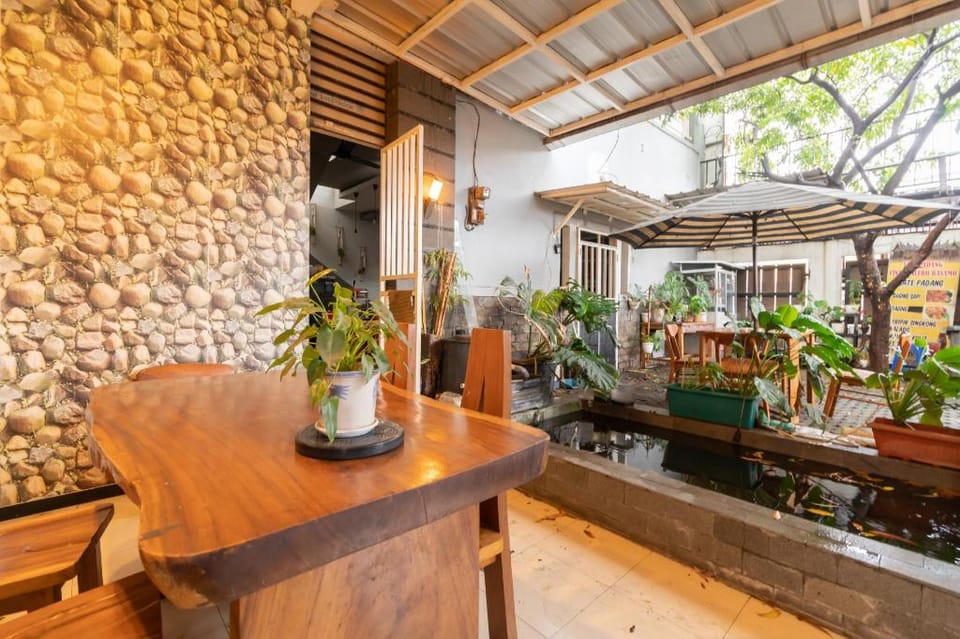 Safaraz Garden near Galaxy Bekasi Mitra RedDoorz Vacation rental in Jakarta