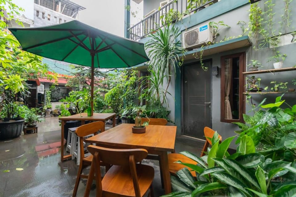 Safaraz Garden near Galaxy Bekasi Mitra RedDoorz Vacation rental in Jakarta