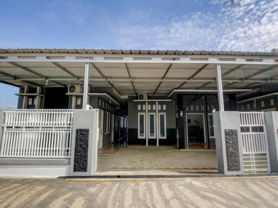 OYO Life 3415 Penginapan Wimane Hotel in Indonesia