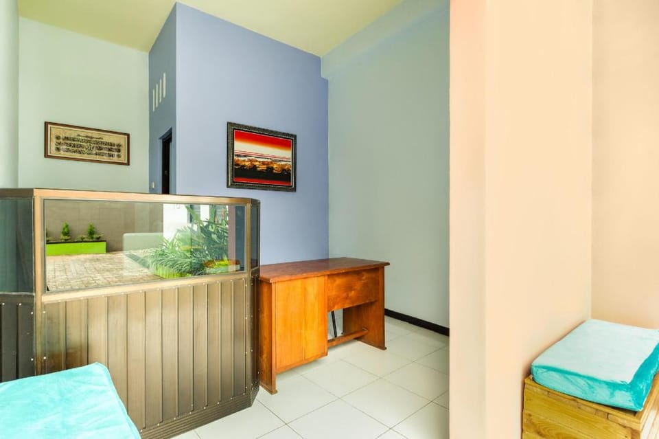 OYO Life 3387 Nakula Homestay Syariah Hotel in East Java