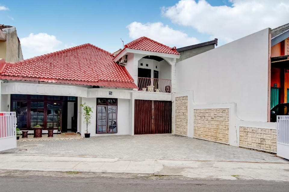 OYO 3467 White Residence Hotel in Special Region of Yogyakarta