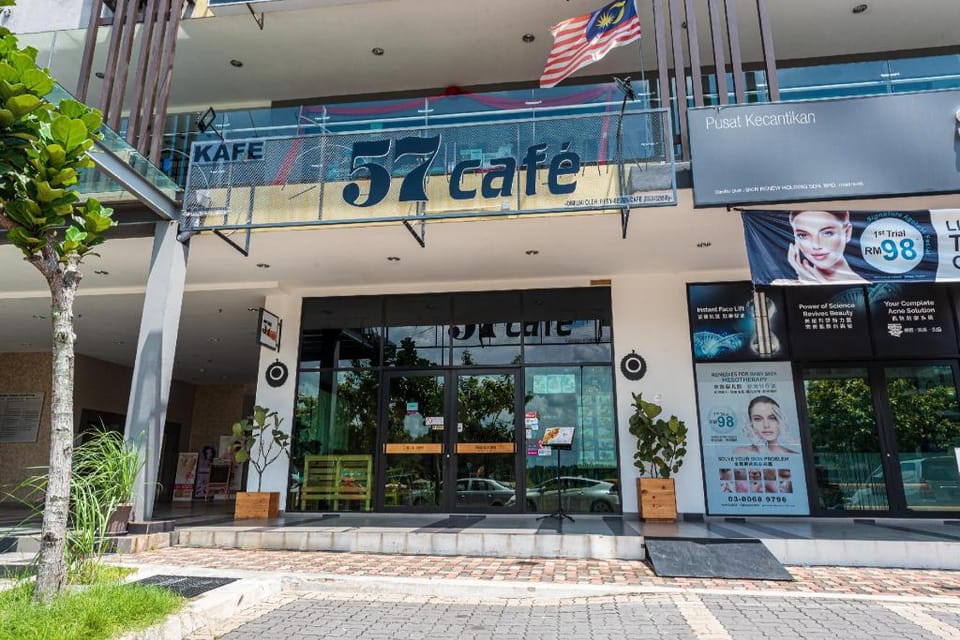 NEW ^COZY CONDO^ PUCHONG PAVILION 8-10PAX Apartment in Selangor, Malaysia