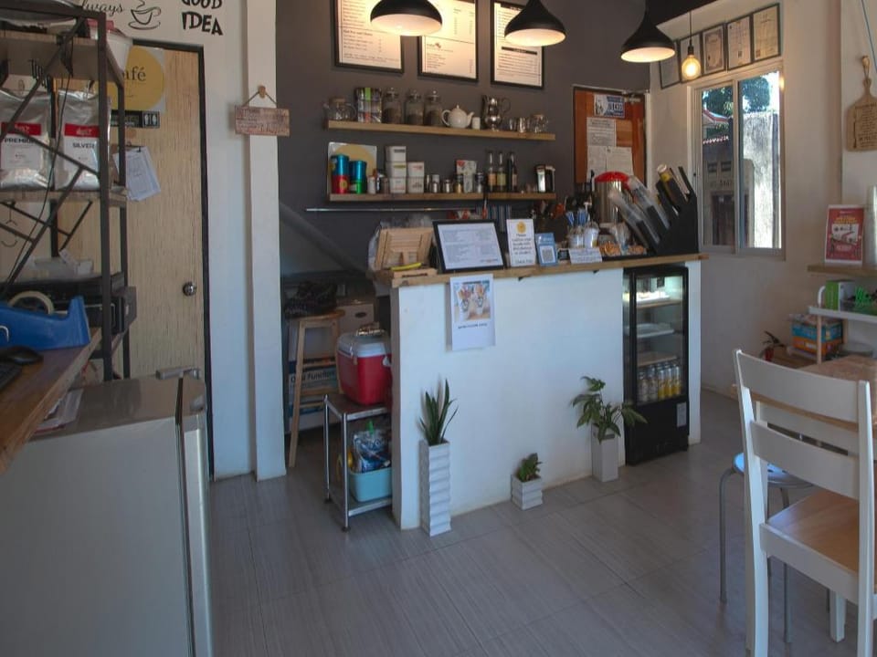 Hometel Barrio House Mactan Hotel in Lapu-Lapu City