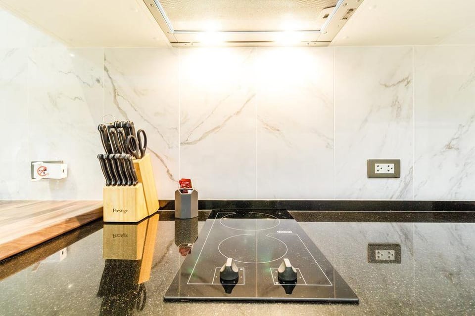Poolview apartment w/Kitchen and big balcony (321) Apartment in Patong
